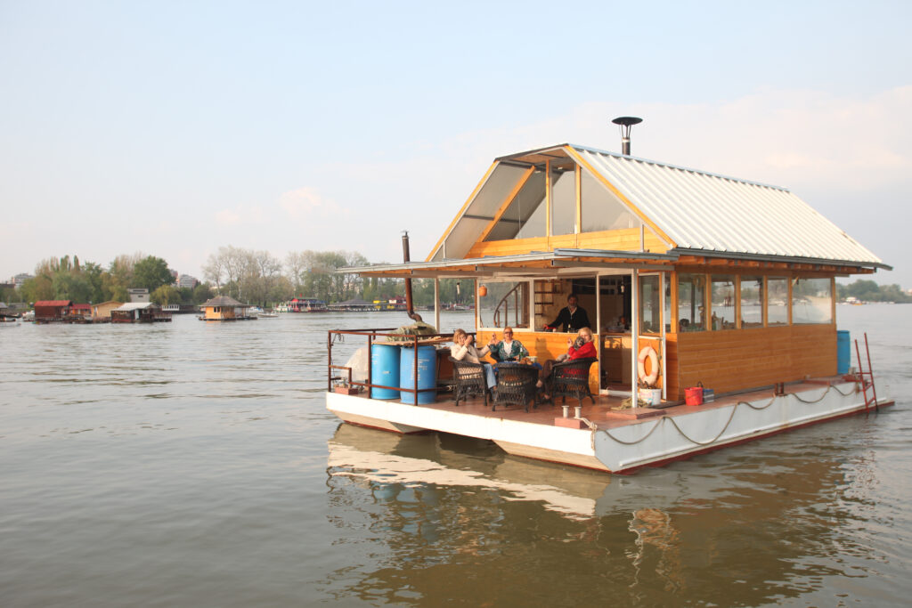 What are houseboats