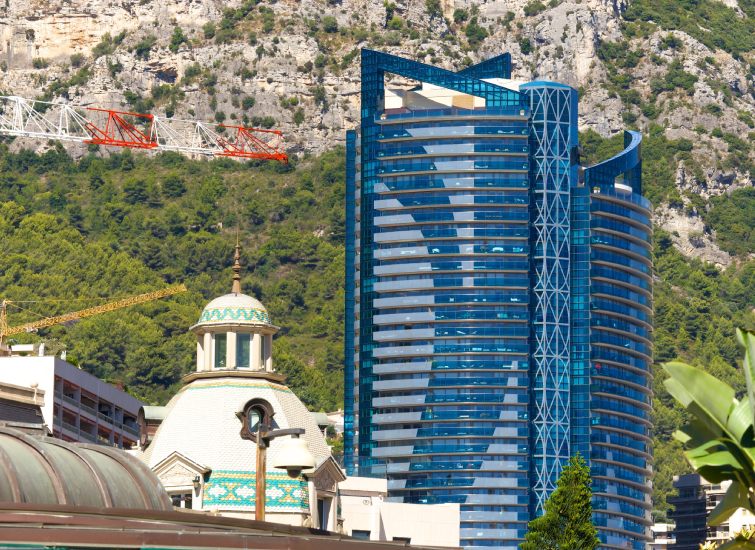 Experience the allure of Monte Carlo with this luxurious apartment in Monaco.