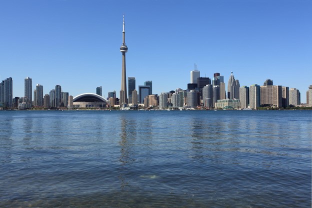 A view of the toronto skyline from the water.